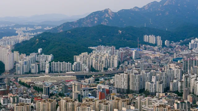 Най-малко 11 са жертвите на пожара в автомобилна фабрика в Южна Корея