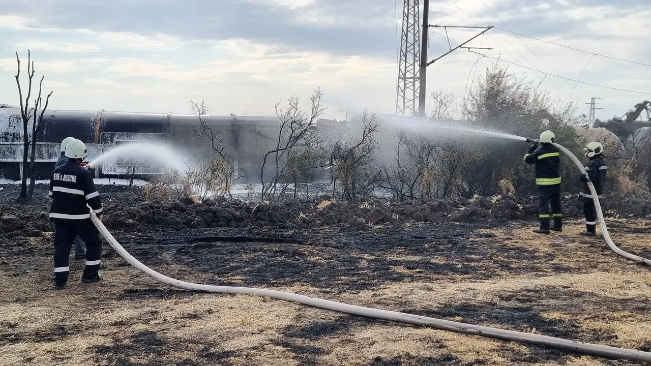 Превишени норми на нефтопродукти в почвата до с. Пясъчево след жп-катастрофата