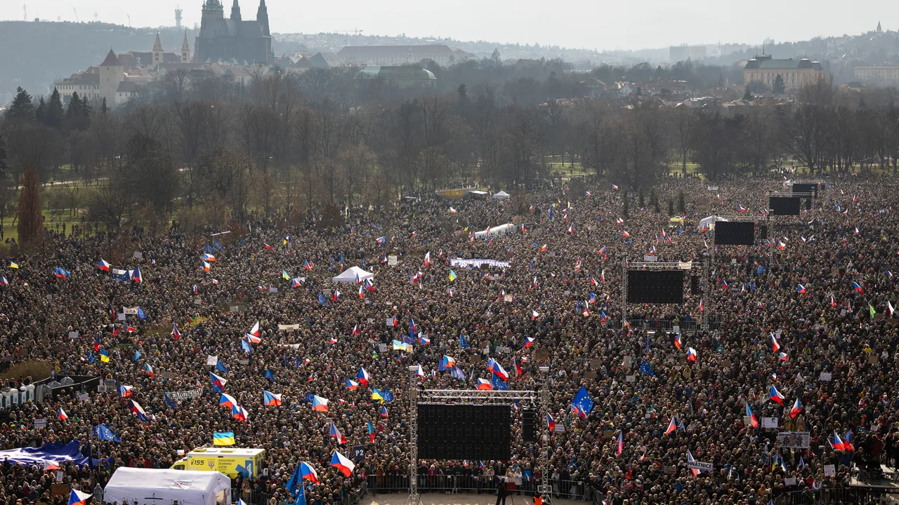 250 000 на улицата в Прага: най-големият протест срещу правителството от 2019 г.