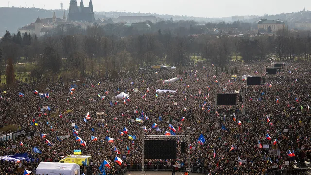 250 000 на улицата в Прага: най-големият протест срещу правителството от 2019 г.
