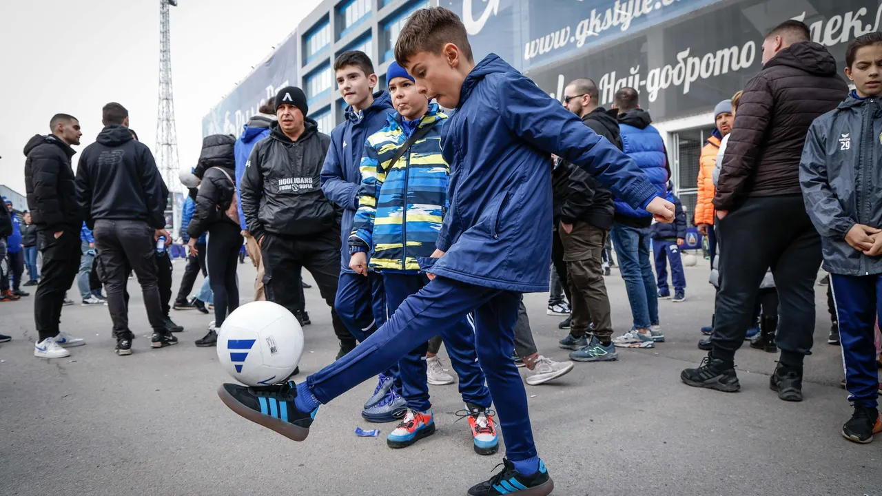 „Синята" публика направи още една крачка към титлата