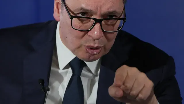 1500 мотора поведоха лидера на партията на Вучич към предизборен форум в Белград