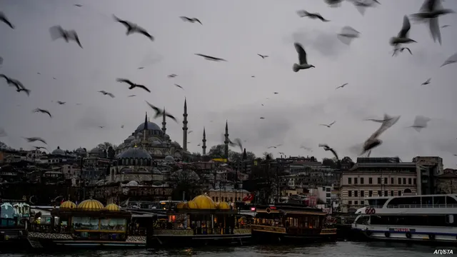 Две сгради се срутиха в Истанбул след газова експлозия