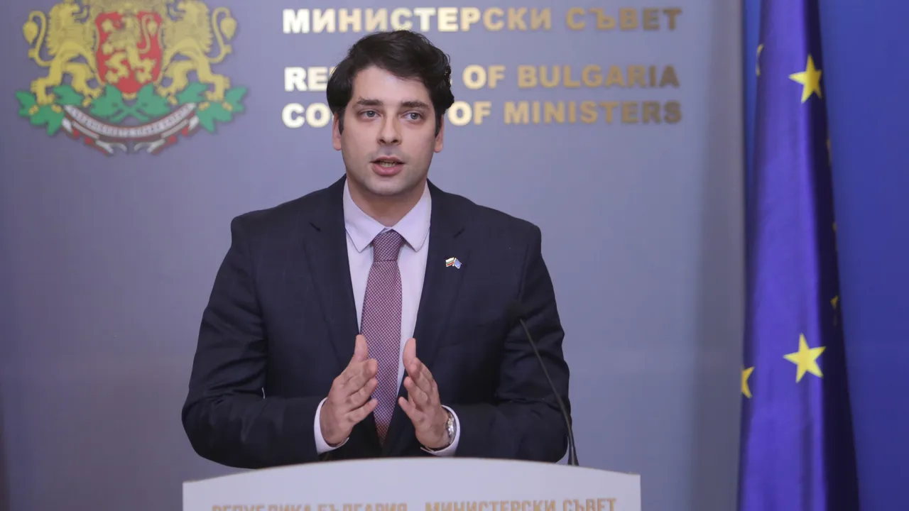 Пеканов предупреди: България може да загуби до 2 млрд. евро по ПВУ