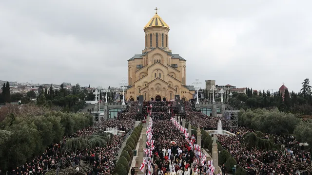 Хиляди отидоха на погребението на грузинския патриарх Илия Втори