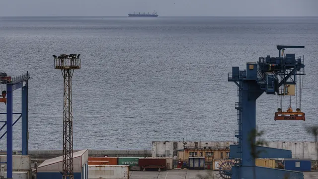 На границата с Финландия: Атака с дронове предизвика пожар на руско пристанище