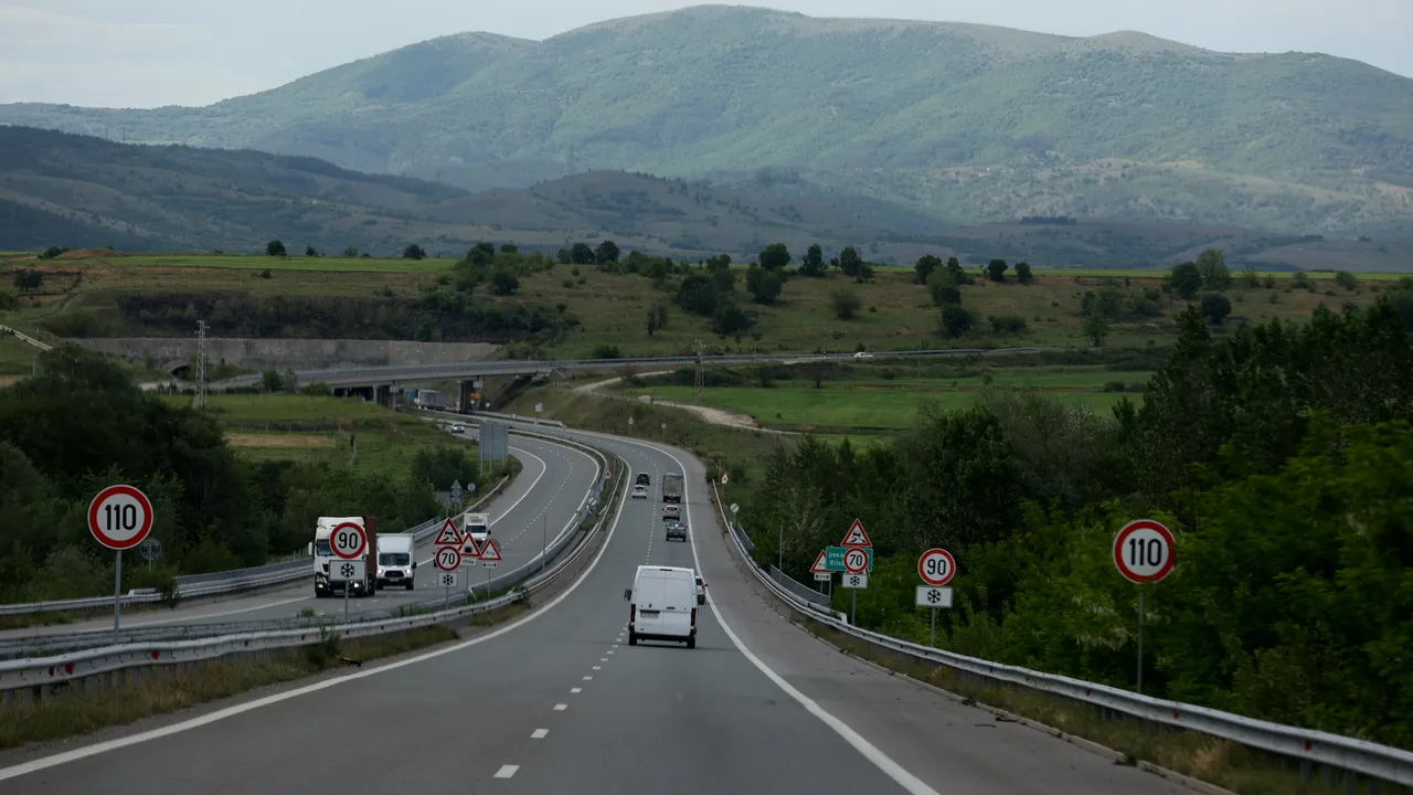 Ремонти ограничават движението по АМ „Струма“