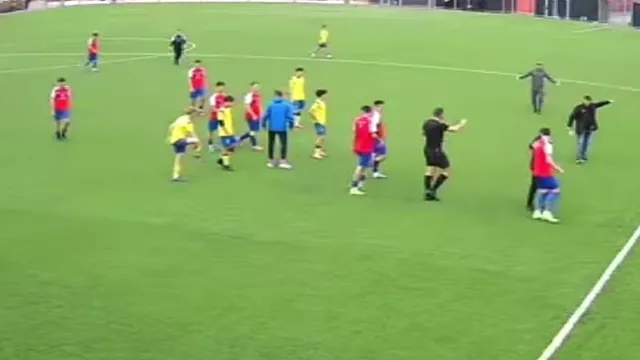 Ужасяваща сцена по време на детски мач потресе Пловдив (ВИДЕО)