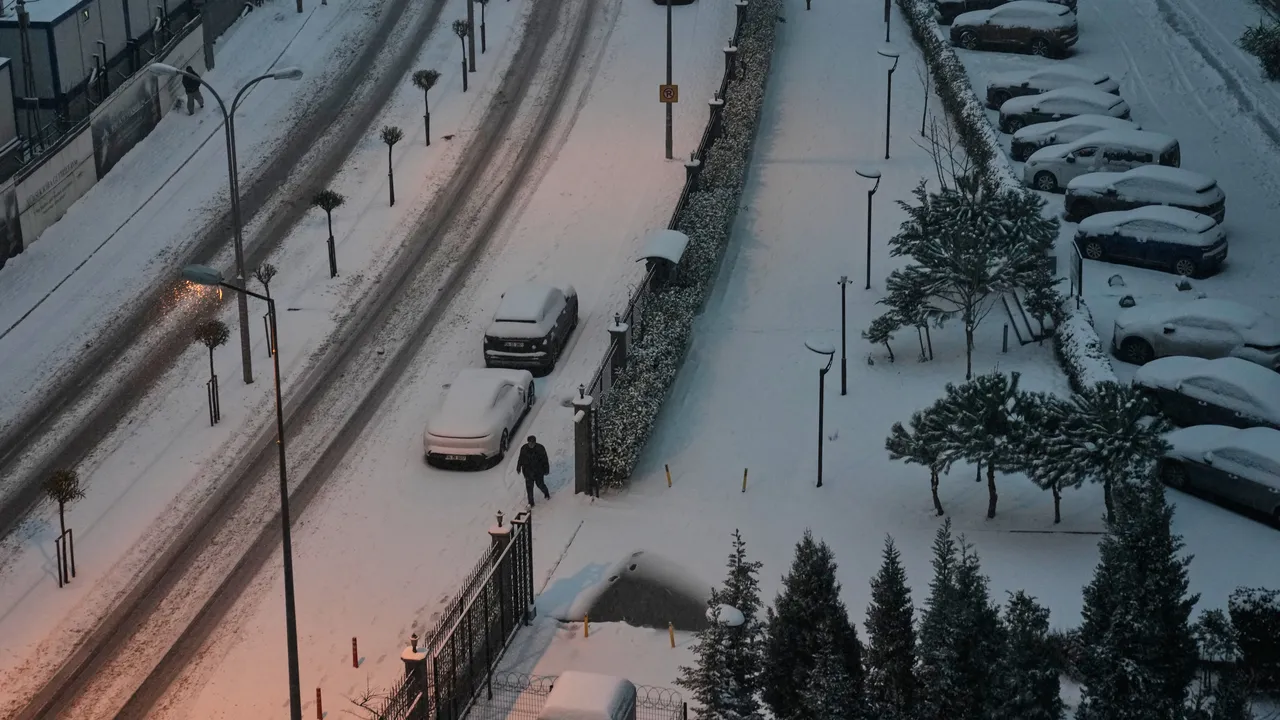 Снежни виелици изолираха над 100 населени места в Югоизточна Турция