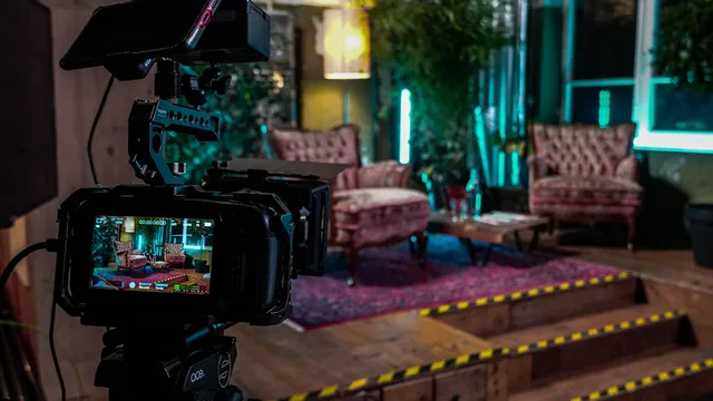 Без дрехи, без филтър: „Голо привличане“ тръгна по испанска телевизия