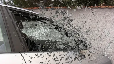 Автомобил с българска регистрация се вряза в кафене в центъра на Атина (ВИДЕО)