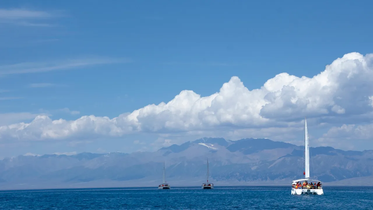 Ройтерс: Китай картографира океанското дъно като подготовка за подводна война със САЩ