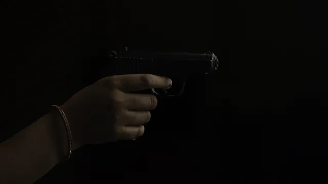 Ученикът, стрелял с газов пистолет в класната стая, получи "обществено порицание" от съда