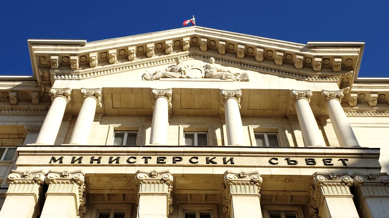 Правителството подготвя мерки за противодействие скока на цените