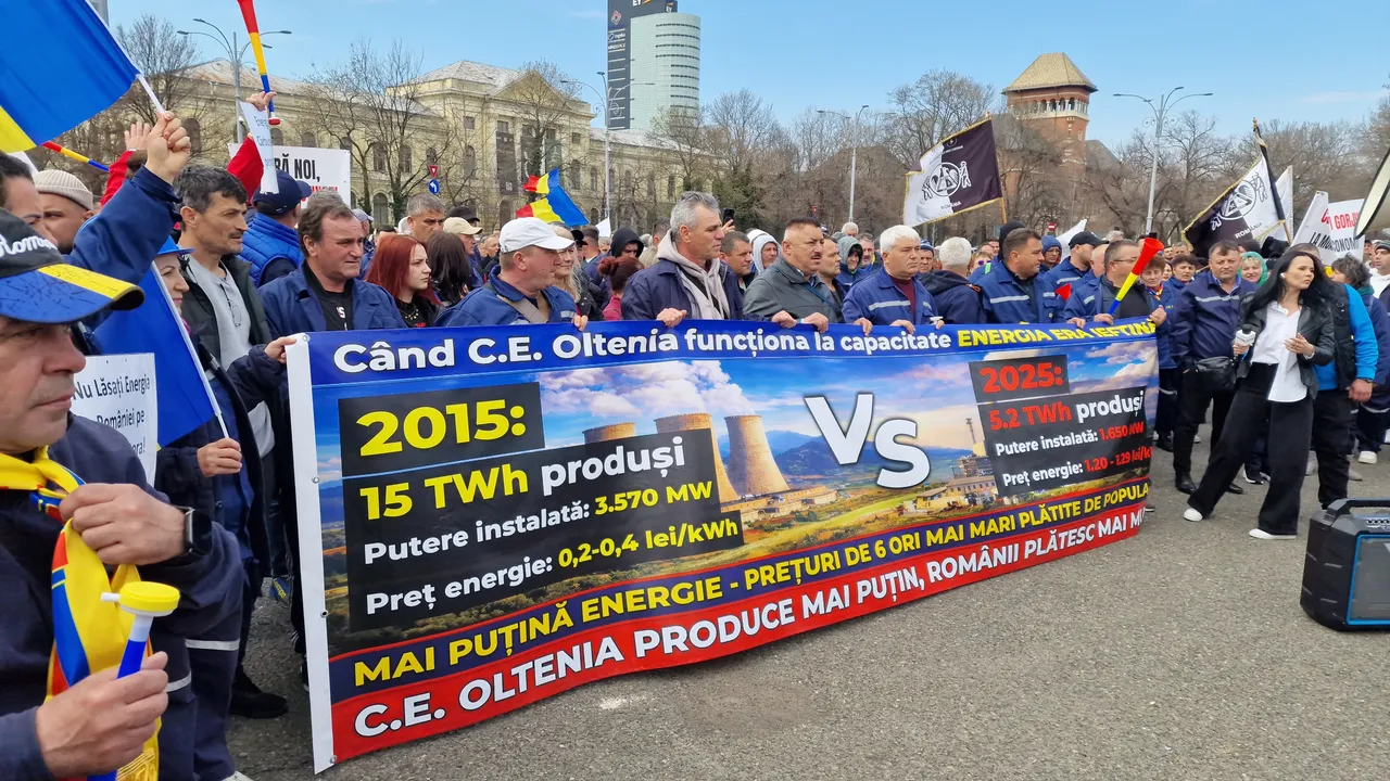 Сблъсъци и сълзотворен газ в Букурещ: миньорите и властта не се разбраха