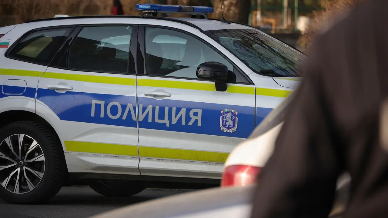 Полицейска акция в Лом: откриха хиляди евро и списъци с имена