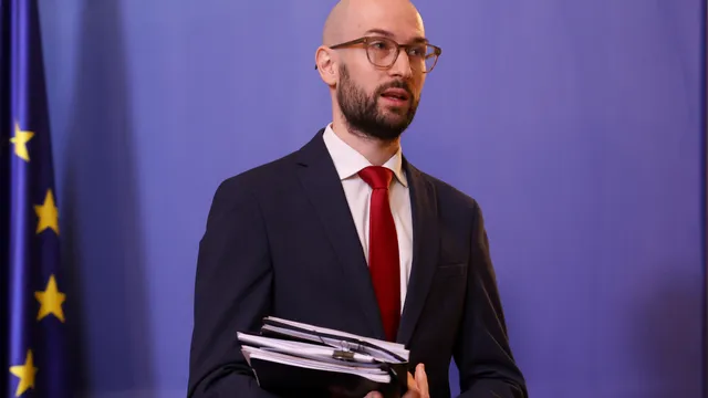 Клисурски: Пускаме помощта от 20 евро заради високите цени на горивата