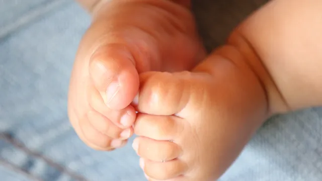 Бебето с 1 000 000 левкоцита стигна до трансплантация: донор е братчето ѝ