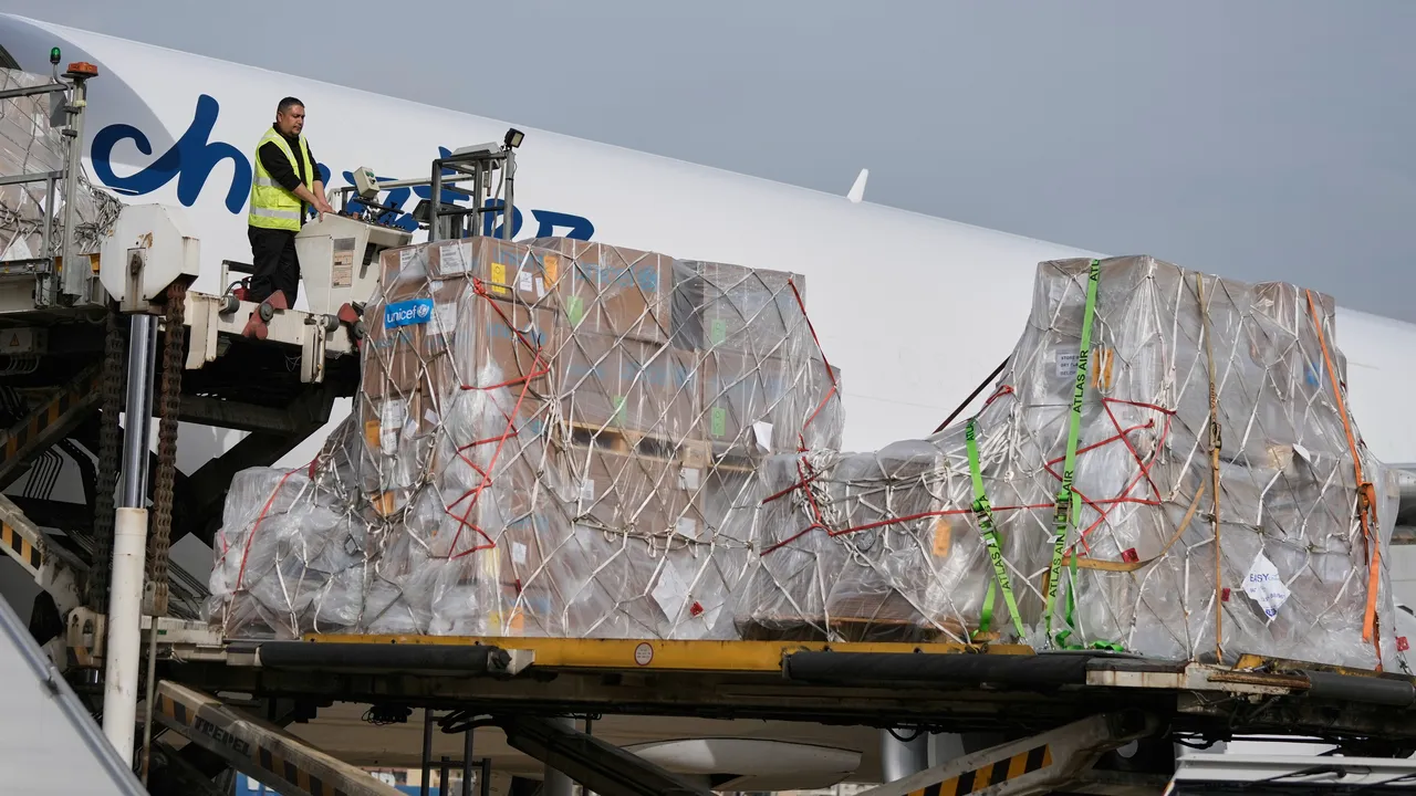 Египет изпрати 1000 тона хуманитарна помощ за Ливан