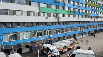 В подкрепа на пациентите: строителни фирми ремонтират болнични стаи в УМБАЛ Бургас