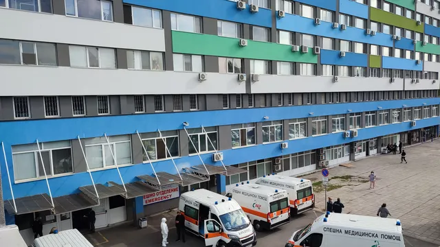 В подкрепа на пациентите: строителни фирми ремонтират болнични стаи в УМБАЛ Бургас