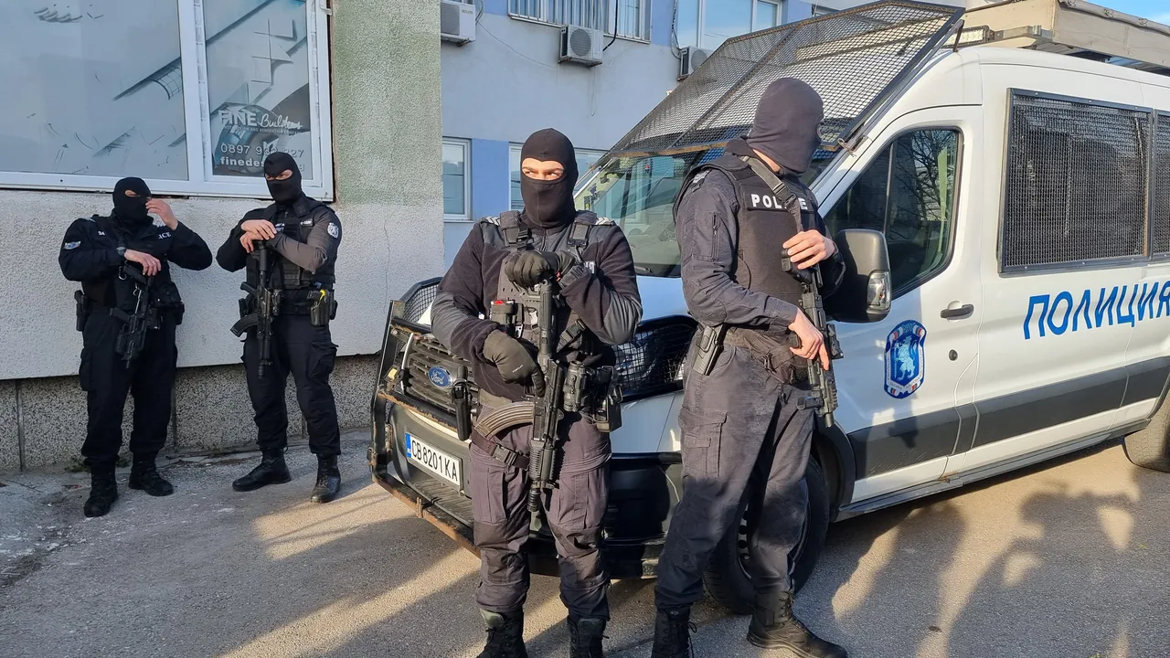 Нелегална фабрика за фалшиви лекарства и анаболни стероиди разкриха в София