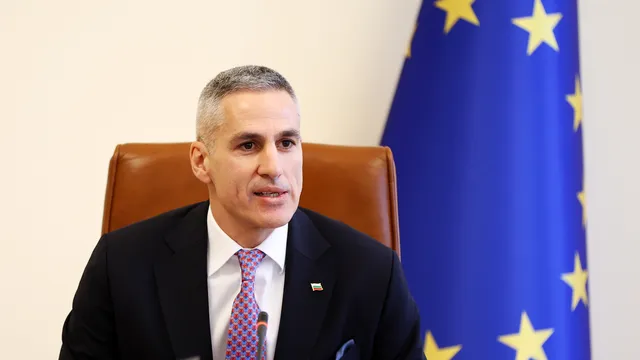 Гюров събира финансовия сектор заради кризата в Близкия изток