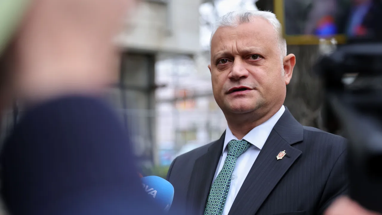 Кметът на Кърджали е опитал да нахлуе в РПУ, след като беше задържан шефа на пощите в града