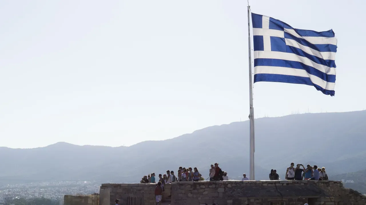 Гърция увеличава минималната заплата на 920 евро