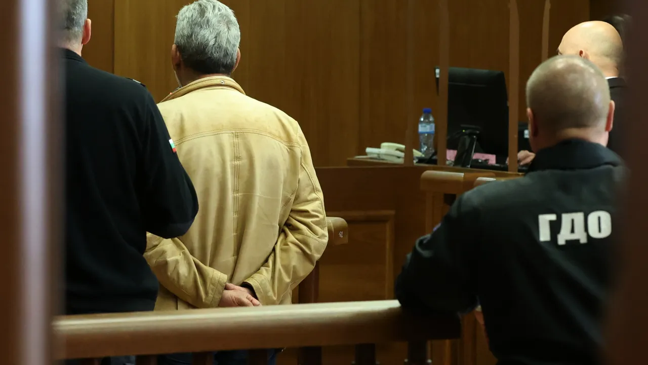 Петимата задържани за разпространение на фалшиви пари остават в ареста