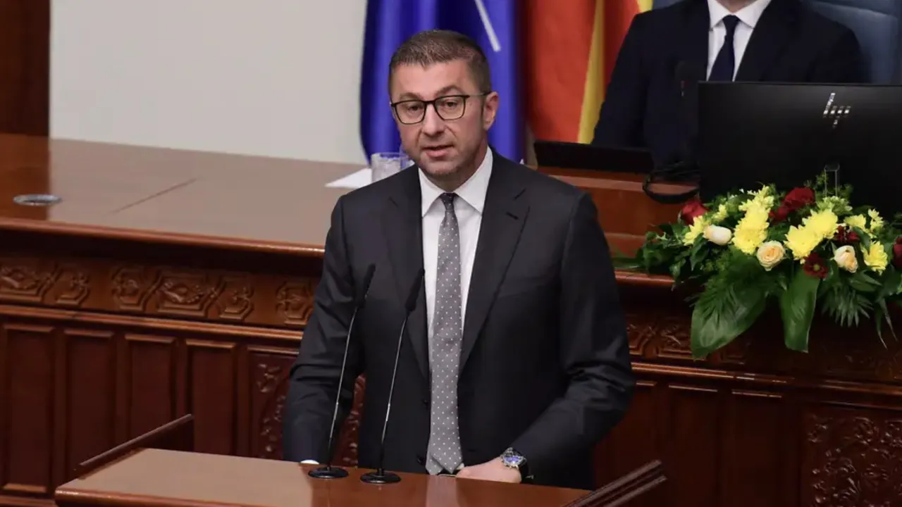 Християн Мицкоски: Уча албански език, свободно го използвайте