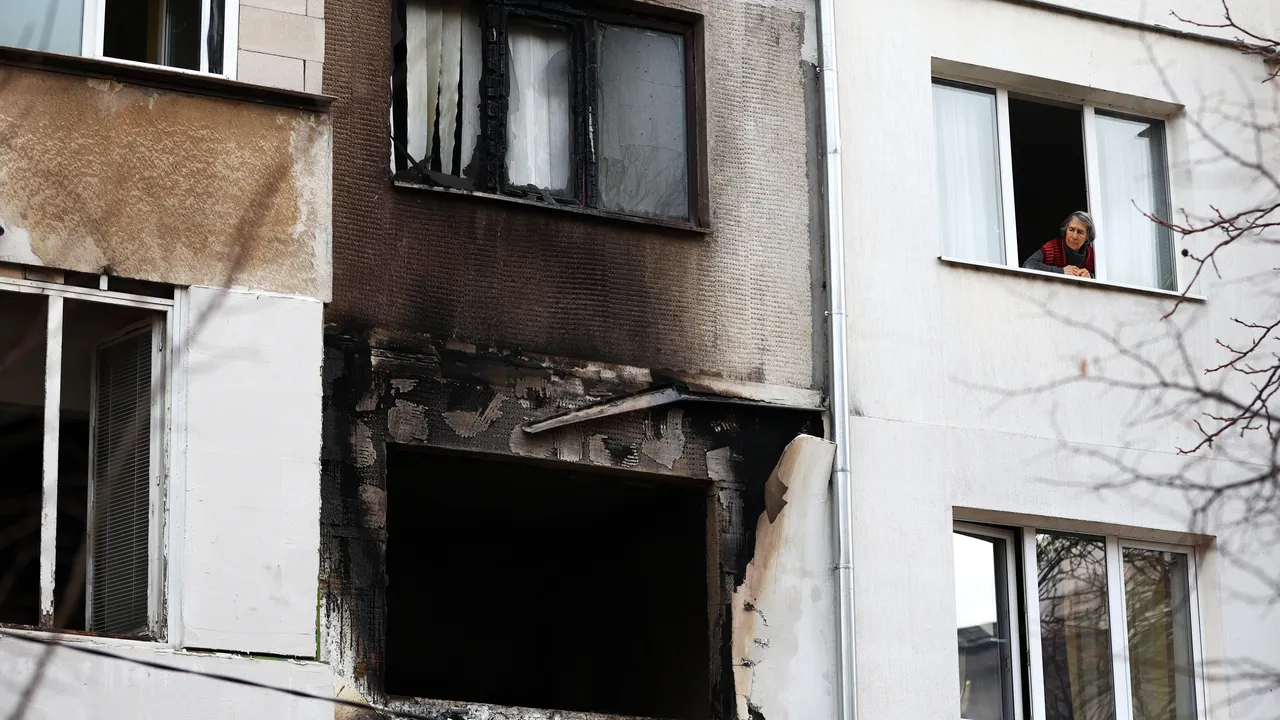 Овъглено тяло откриха след пожар в апартамент в столичния кв. „Павлово“