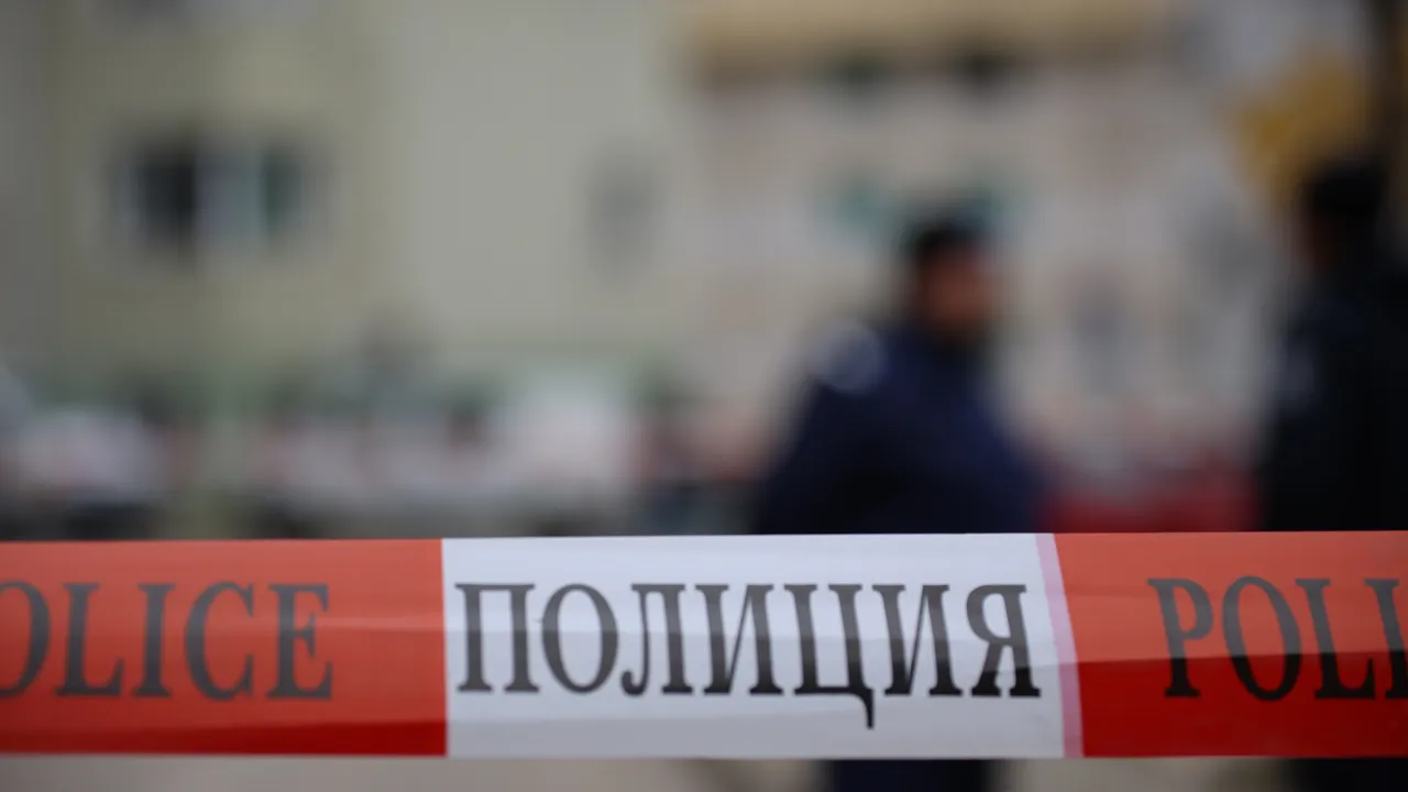 Жена намушка четирима души в центъра на София