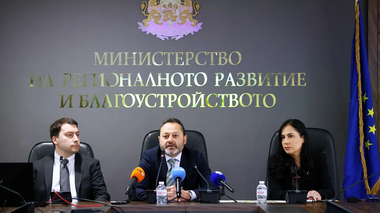 Министър Найденов: Държавата е дала 2.262 млрд. лева за 4 години, те са похарчени за година и половина