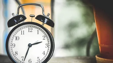 Гответе се в неделя местим часовника с час напред