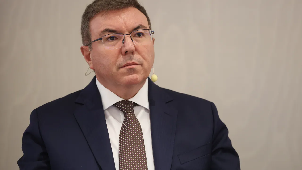 проф. Ангелов: Заради неадекватната политика на кабинета Денков щяхме да загубим пари по ПВУ