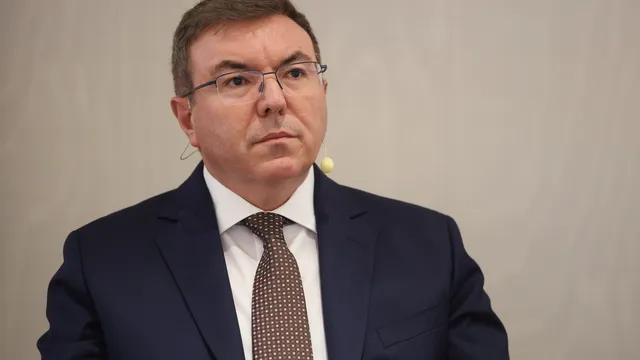 проф. Ангелов: Заради неадекватната политика на кабинета Денков щяхме да загубим пари по ПВУ