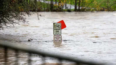 Дубай под вода: проливни дъждове и бури в ОАЕ (ВИДЕО)