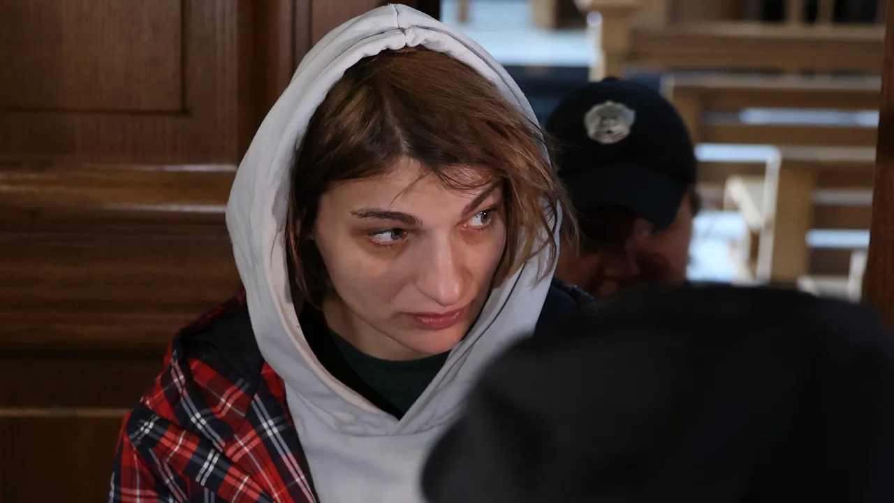 Постоянен арест за жената, намушкала четирима германци в ,,интерес на обществото"