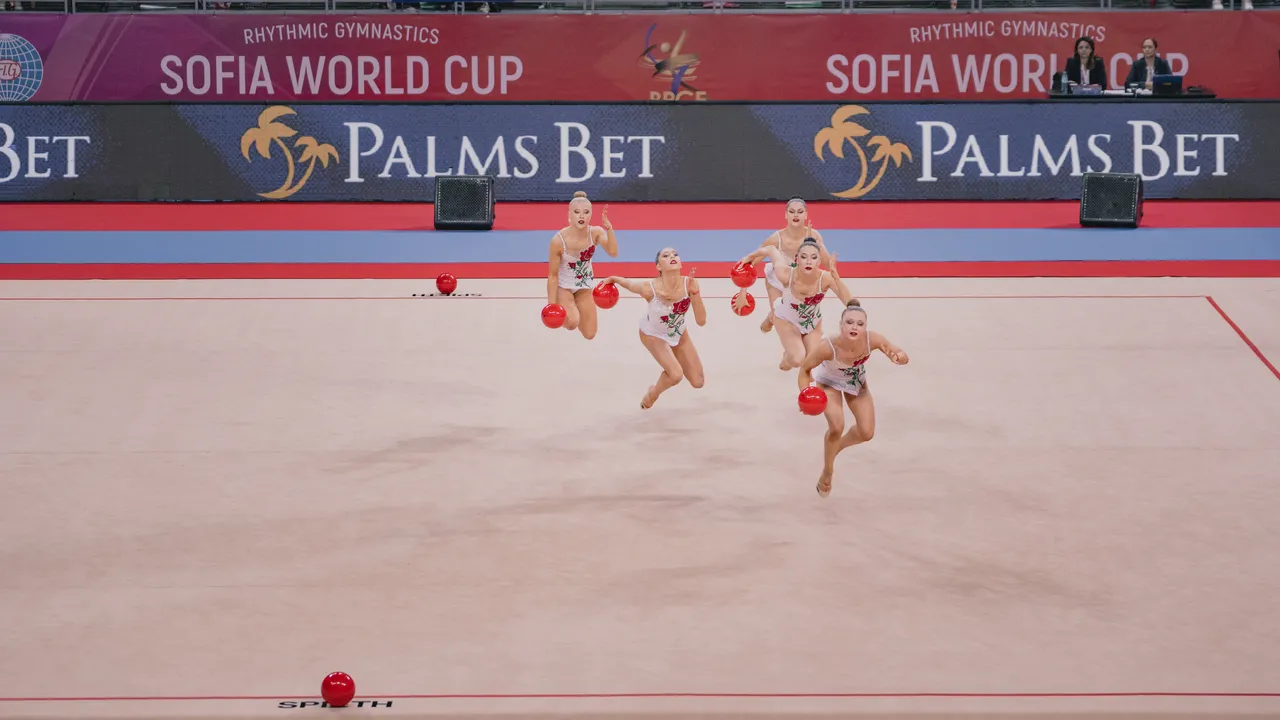 В очакване: Българският ансамбъл излиза за златния медал