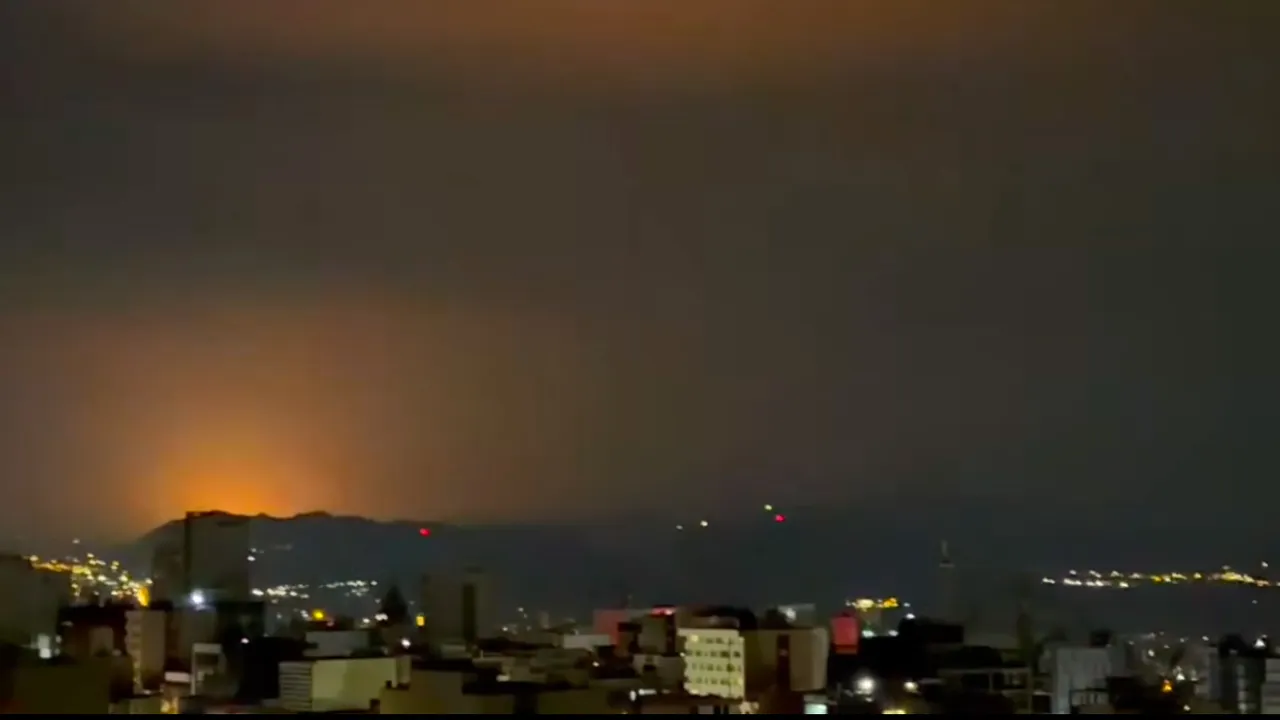 Техеран на тъмно след нови удари: войната навлиза в критична фаза въпреки обявената „пауза“