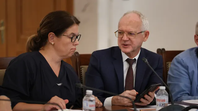 Велев: И хора без коли взимат мярката от 20 евро за поскъпването на горивата