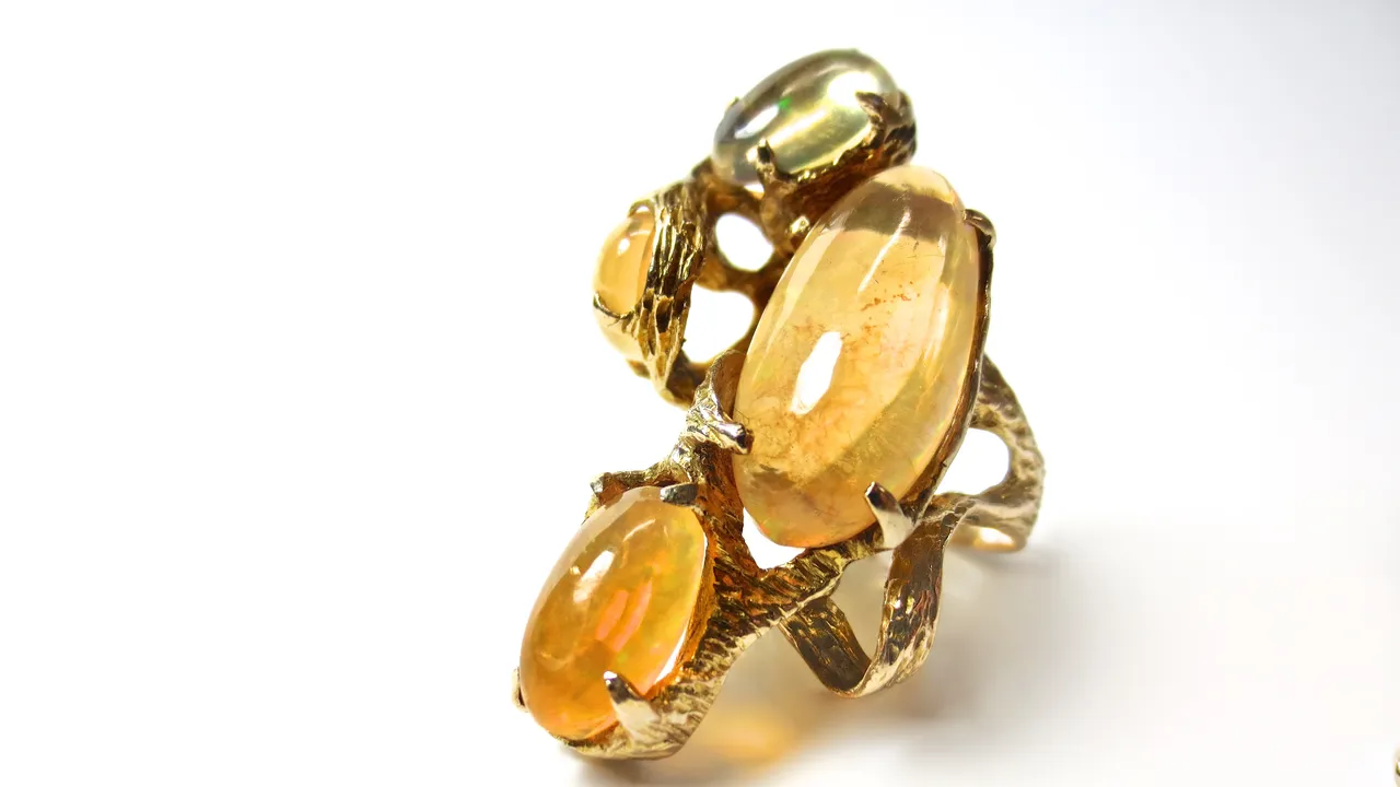 Арестуваха трима румънци за измама с фалшиво злато