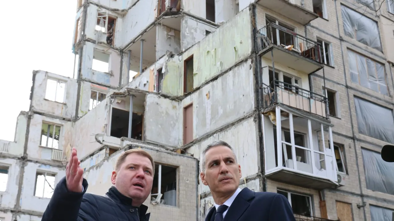 В Киев Гюров посети сграда, атакувана с дронове