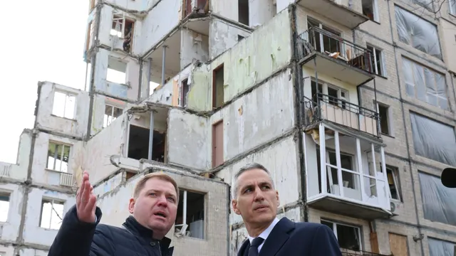 В Киев Гюров посети сграда, атакувана с дронове