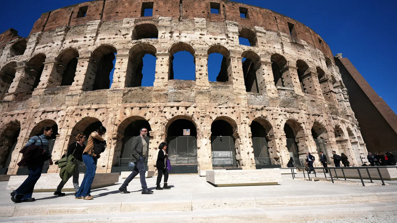 Италия разследва "Сефора" и "Бенефит" за рекламиране на гримове, таргетираща деца