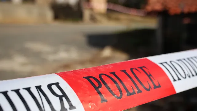 Кола пропадна в дупка след ВиК авария в Пловдив