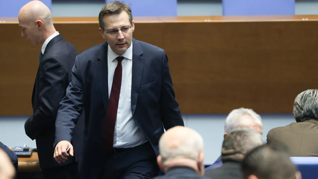 Ст. Атанасов е искал отчет за кореспонденцията на служебните министри с ПП-ДБ