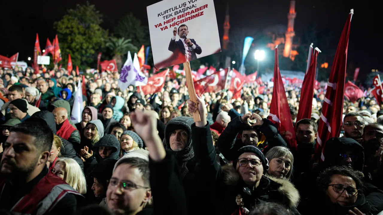 Турската опозиция готви протести срещу задържането на кмета на Бурса