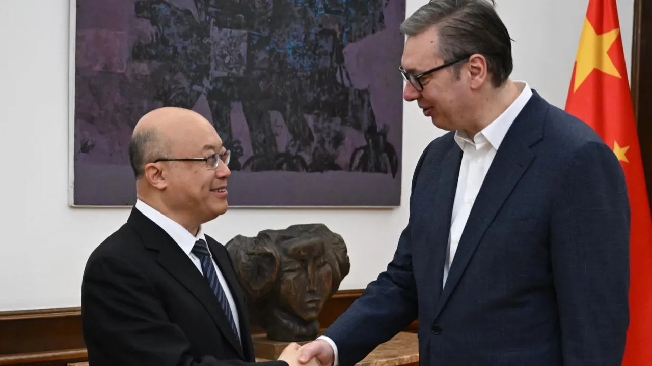 Сърбия - все по-далеч от ЕС и все по-близо до Китай и Русия